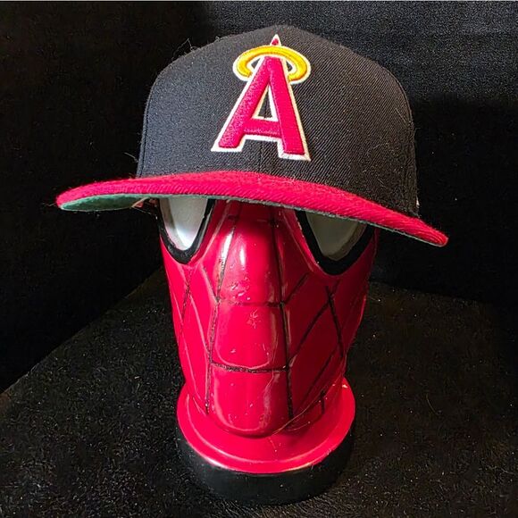 New Era Green and Pink Snapback Cap - Picture 1 of 8